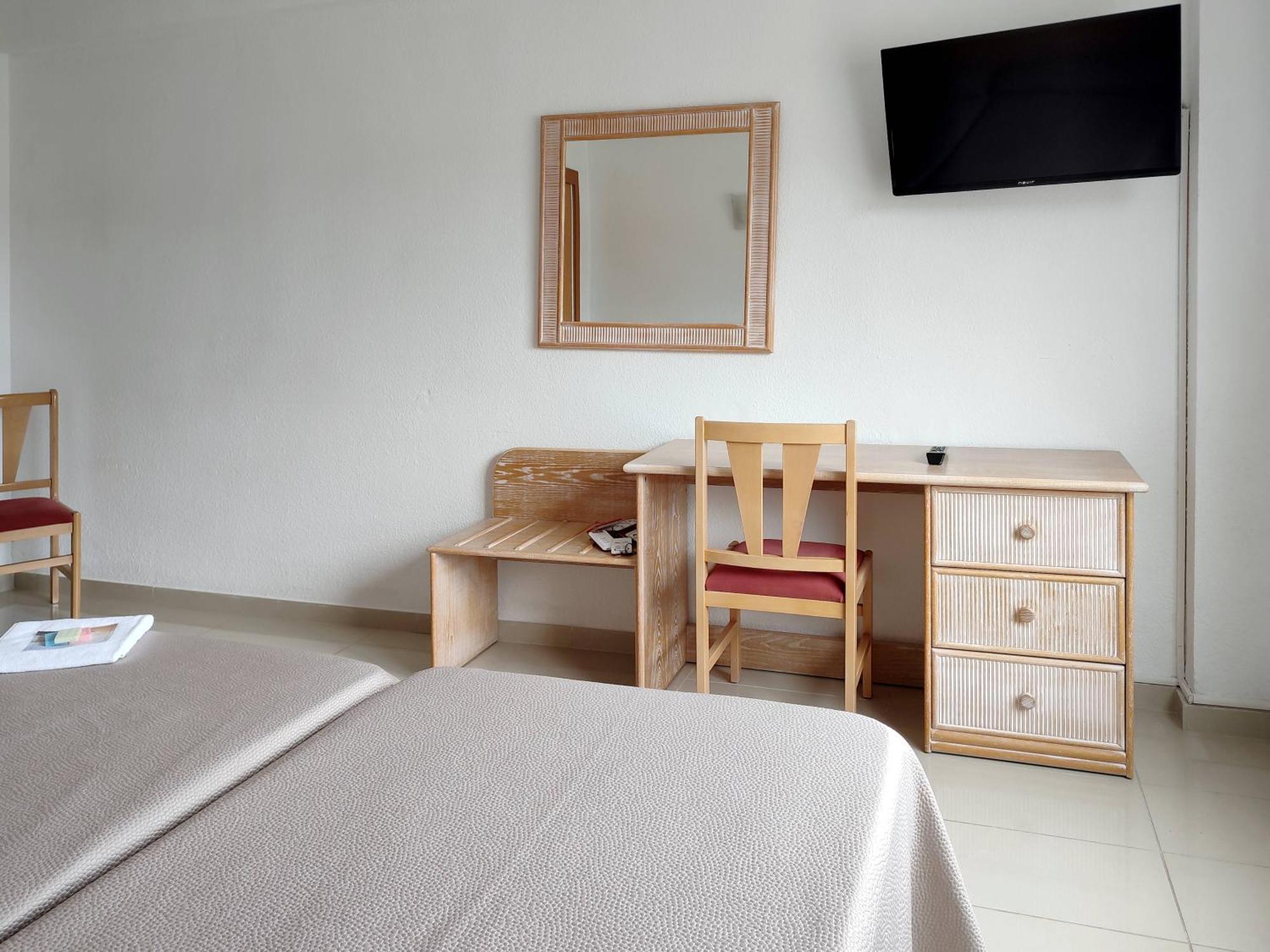 Twin Room,1557076678:JPEG